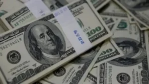 سعر الدولار في البنوك المصرية اليوم الخميس يتراجع وسط تذبذب السوق النقدي